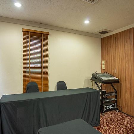 Journeyhub Sukhumvit 26, Bangkok - Formerly St James Hotel Екстер'єр фото