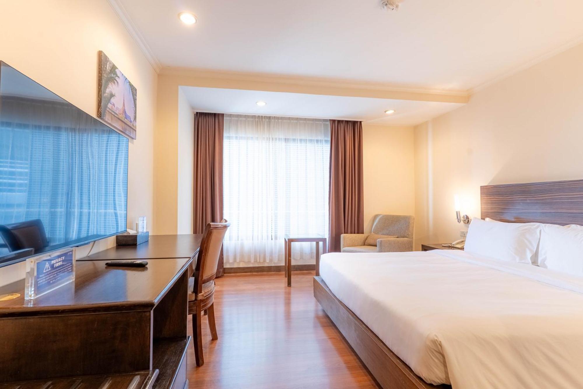 Journeyhub Sukhumvit 26, Bangkok - Formerly St James Hotel Екстер'єр фото