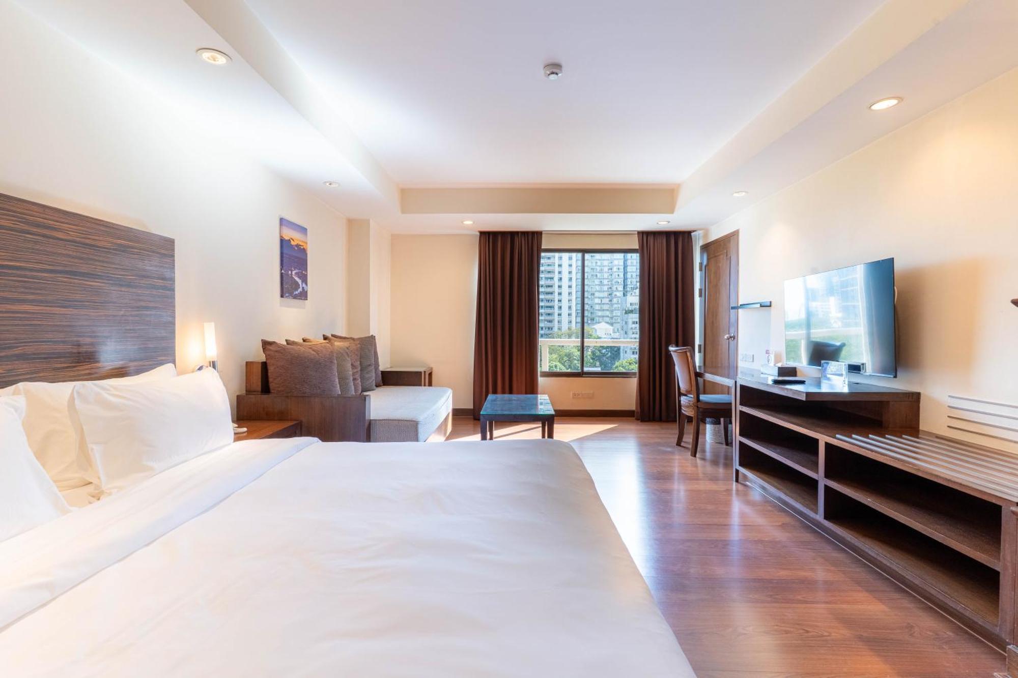 Journeyhub Sukhumvit 26, Bangkok - Formerly St James Hotel Екстер'єр фото