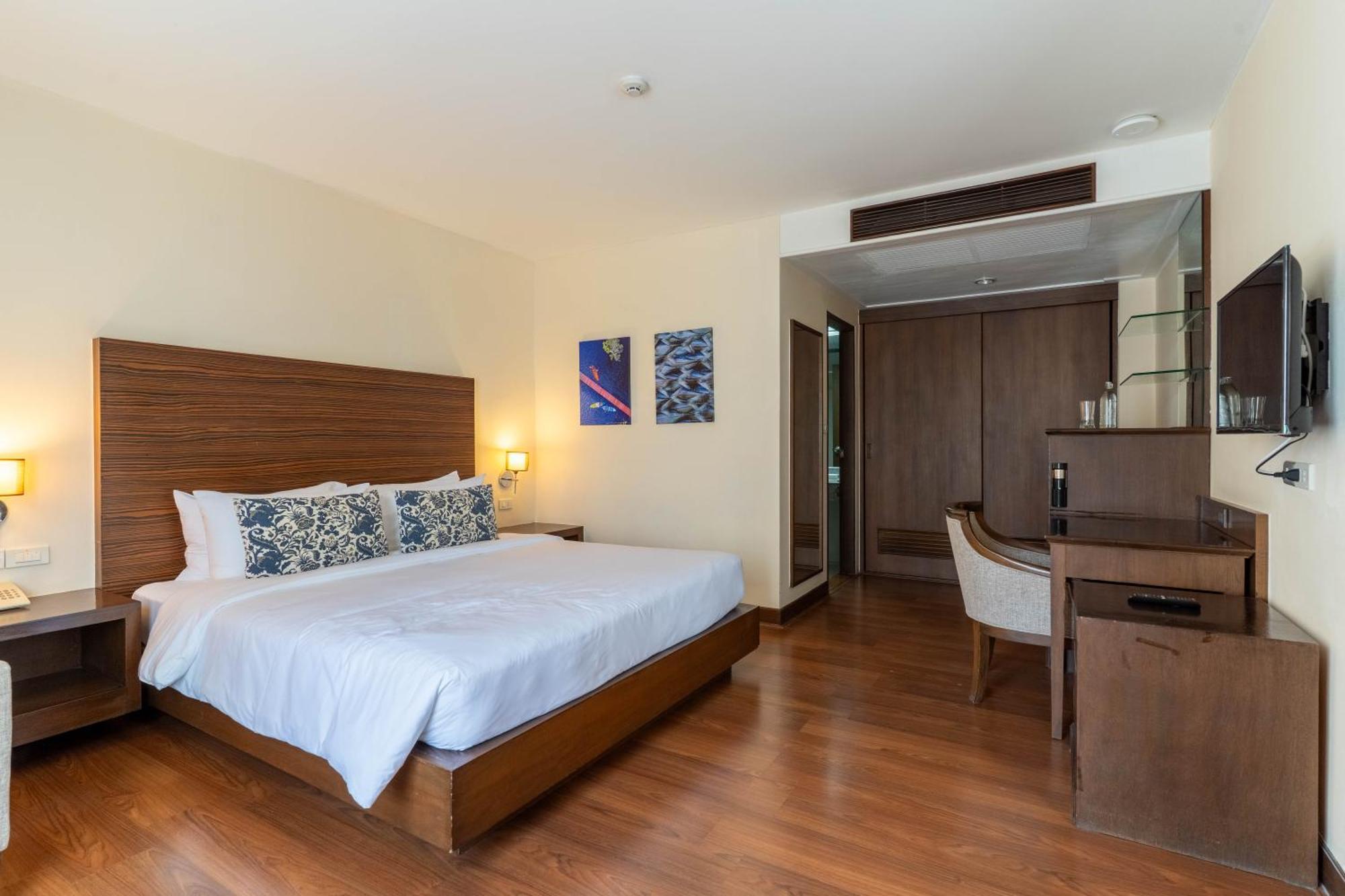 Journeyhub Sukhumvit 26, Bangkok - Formerly St James Hotel Екстер'єр фото