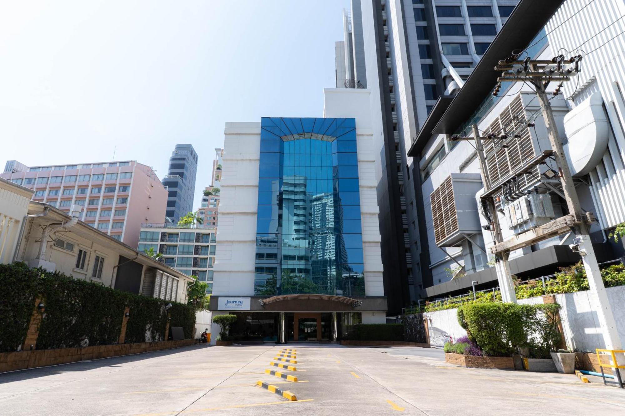 Journeyhub Sukhumvit 26, Bangkok - Formerly St James Hotel Екстер'єр фото