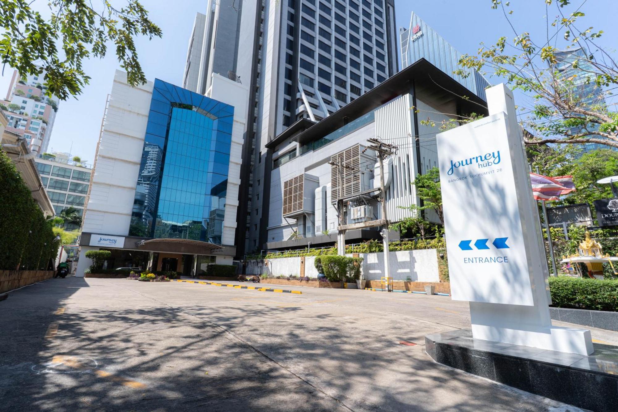 Journeyhub Sukhumvit 26, Bangkok - Formerly St James Hotel Екстер'єр фото