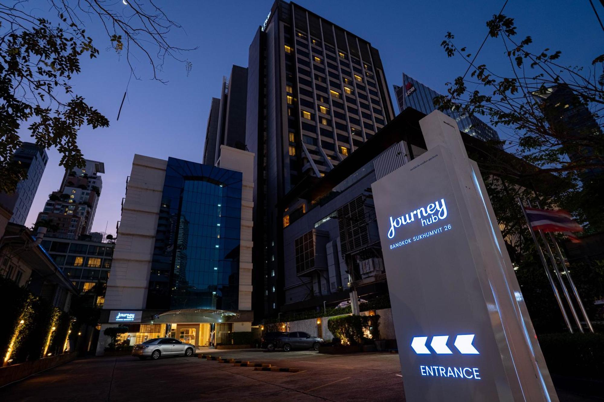 Journeyhub Sukhumvit 26, Bangkok - Formerly St James Hotel Екстер'єр фото