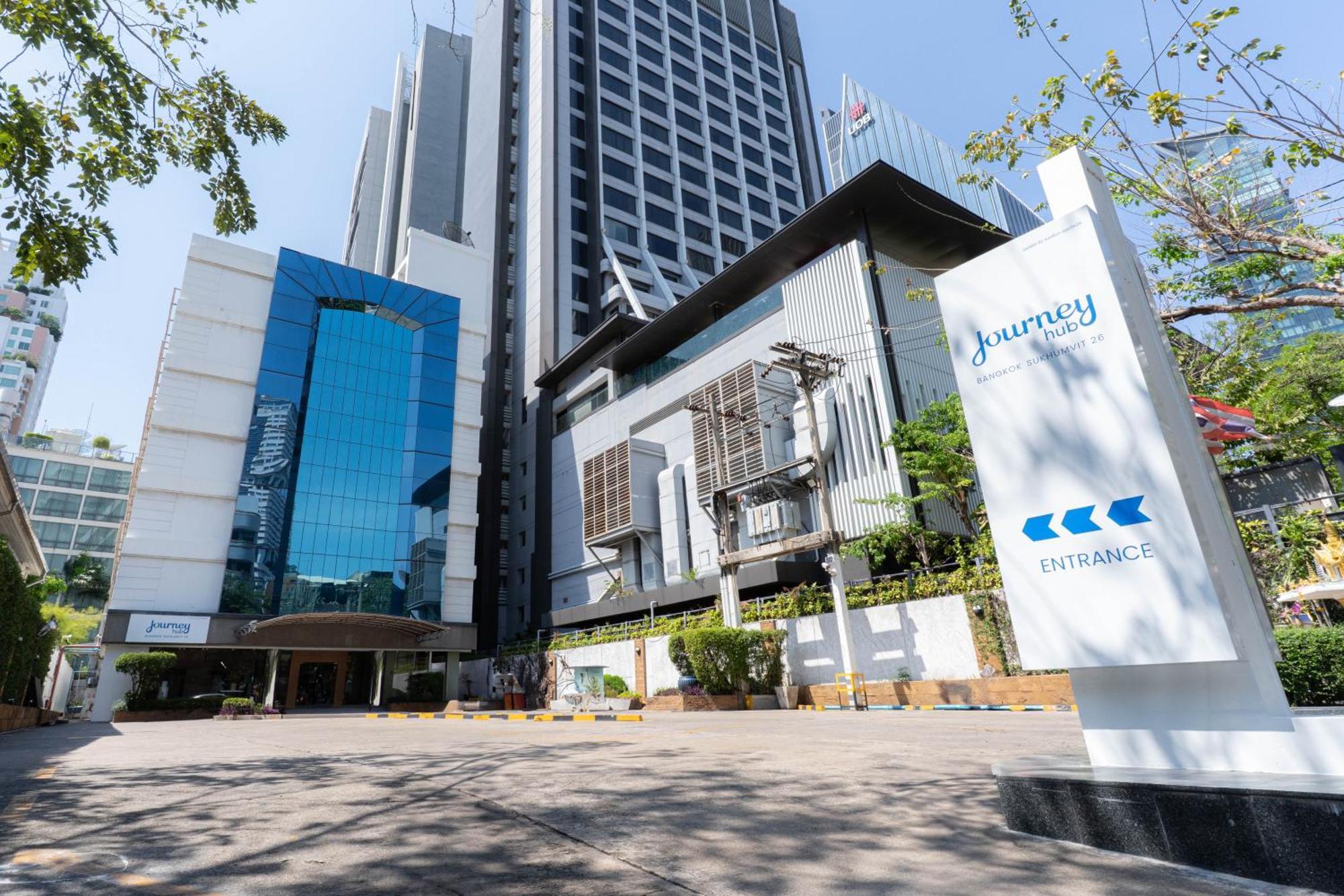 Journeyhub Sukhumvit 26, Bangkok - Formerly St James Hotel Екстер'єр фото