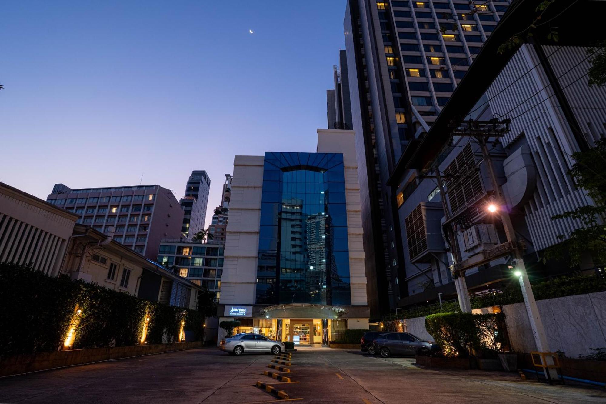 Journeyhub Sukhumvit 26, Bangkok - Formerly St James Hotel Екстер'єр фото